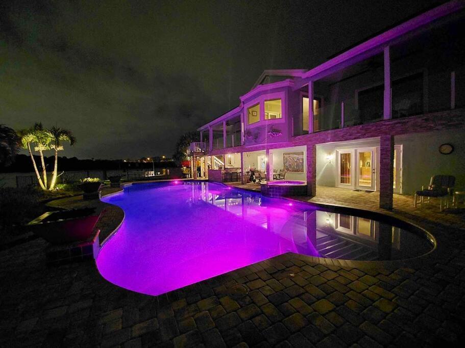 Guest Suite - Waterfront -Pool & Hot Tub- Walk To Beach 클리어워터 비치 외부 사진