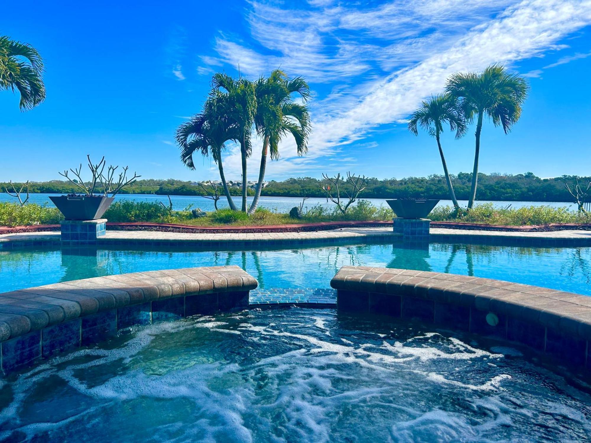 Guest Suite - Waterfront -Pool & Hot Tub- Walk To Beach 클리어워터 비치 외부 사진